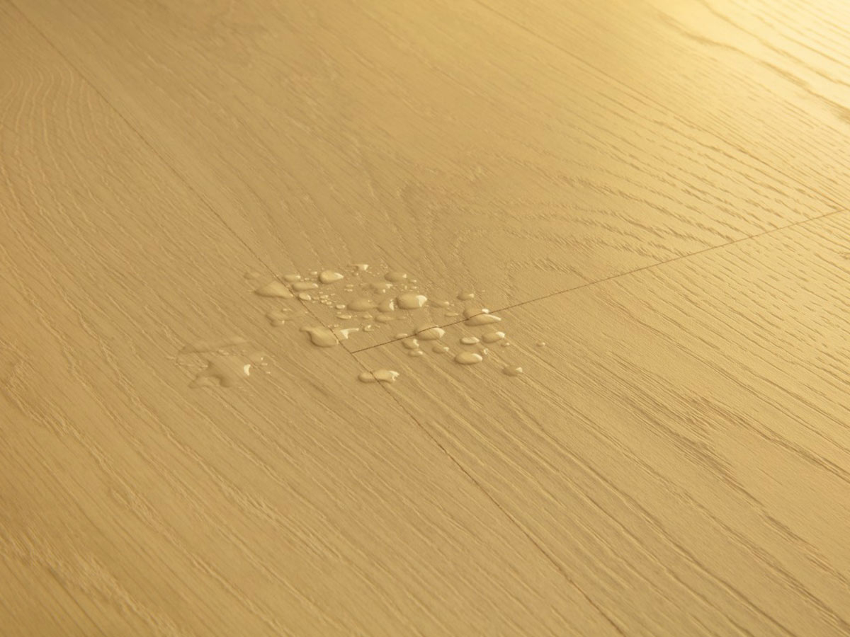 QuickStep CLASSIC Biscuit Brown Oak Natural Laminate Flooring, 8mm Image 4