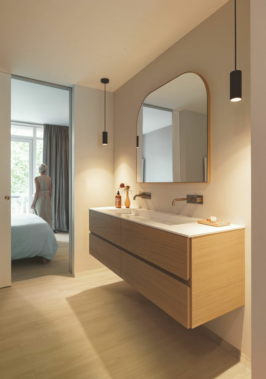 QuickStep CLASSIC Biscuit Brown Oak Natural Laminate Flooring, 8mm Image 1