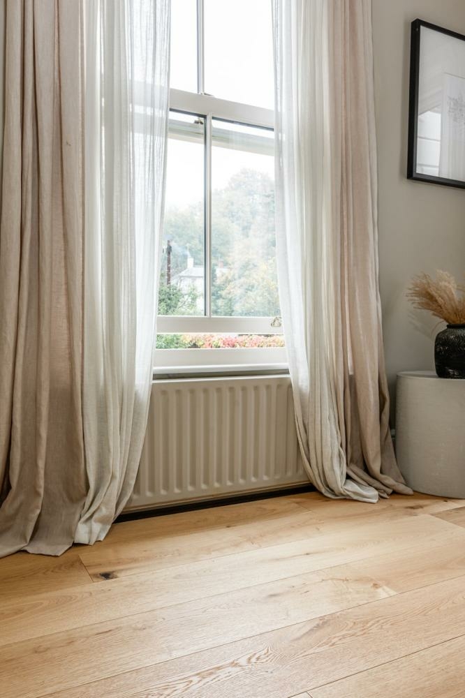 Tradition Life Honey Engineered Oak Flooring, Brushed, Lacquered, 190x14x1900mm Image 1